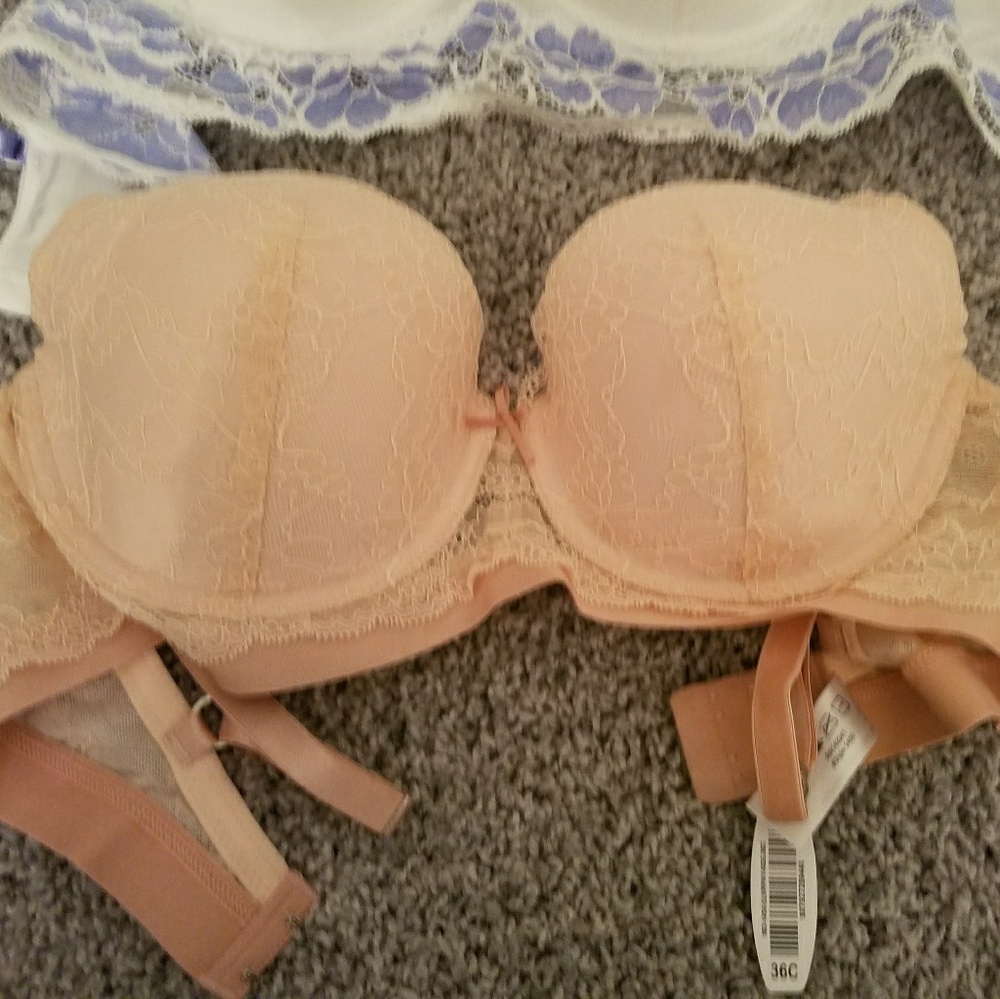 Lace bra, 36C, BNWT, never been worn, peach color